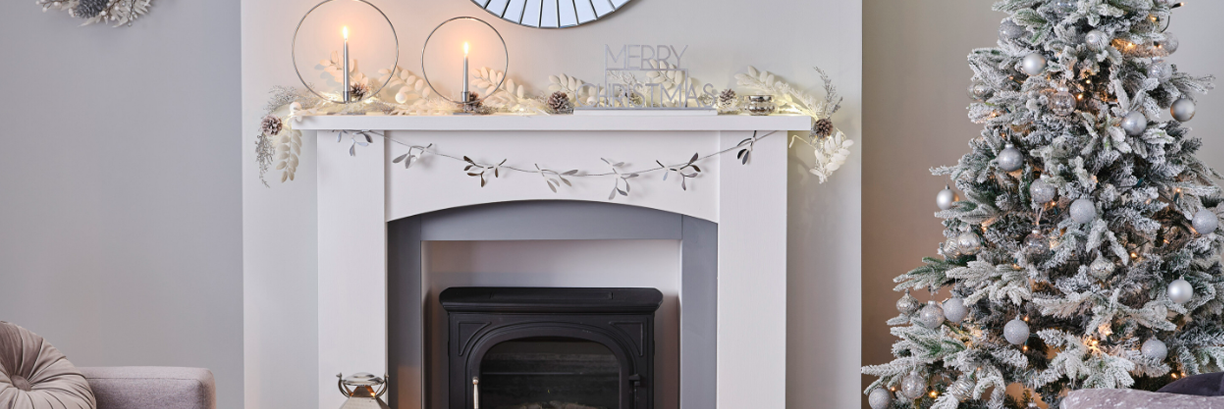 Silver Wreath Merry Christmas Paper Plates